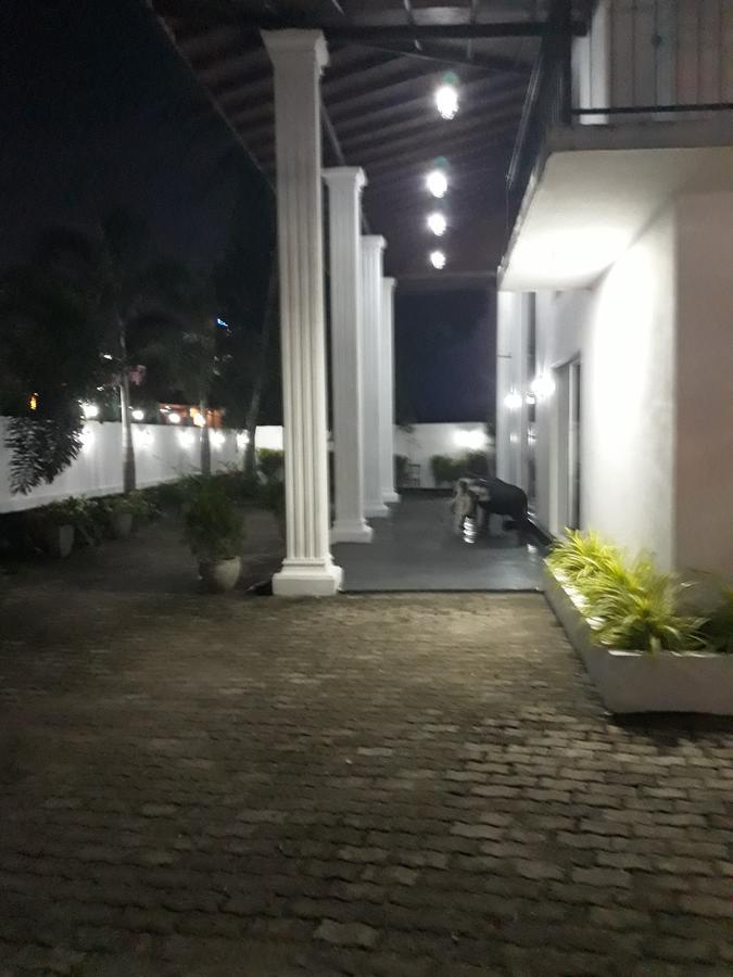 The Kingston Hotel Kiribathgoda Exterior foto