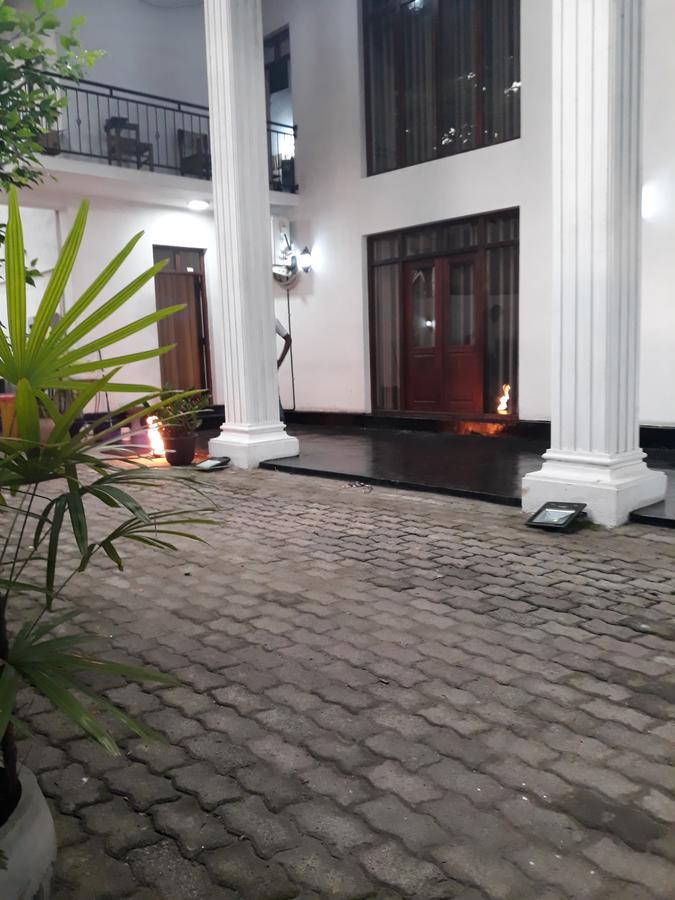 The Kingston Hotel Kiribathgoda Exterior foto